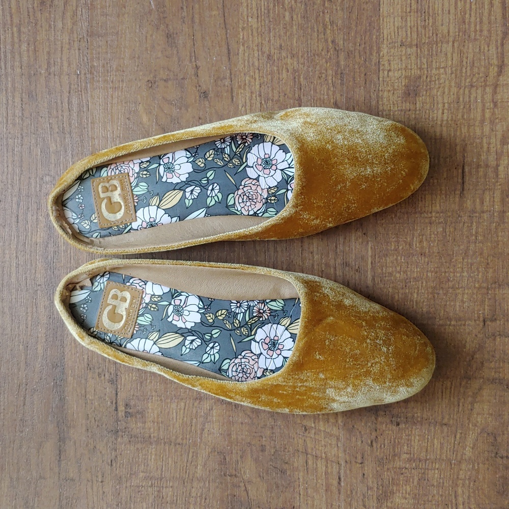 Gianni Bini Mustard Velvet Flats